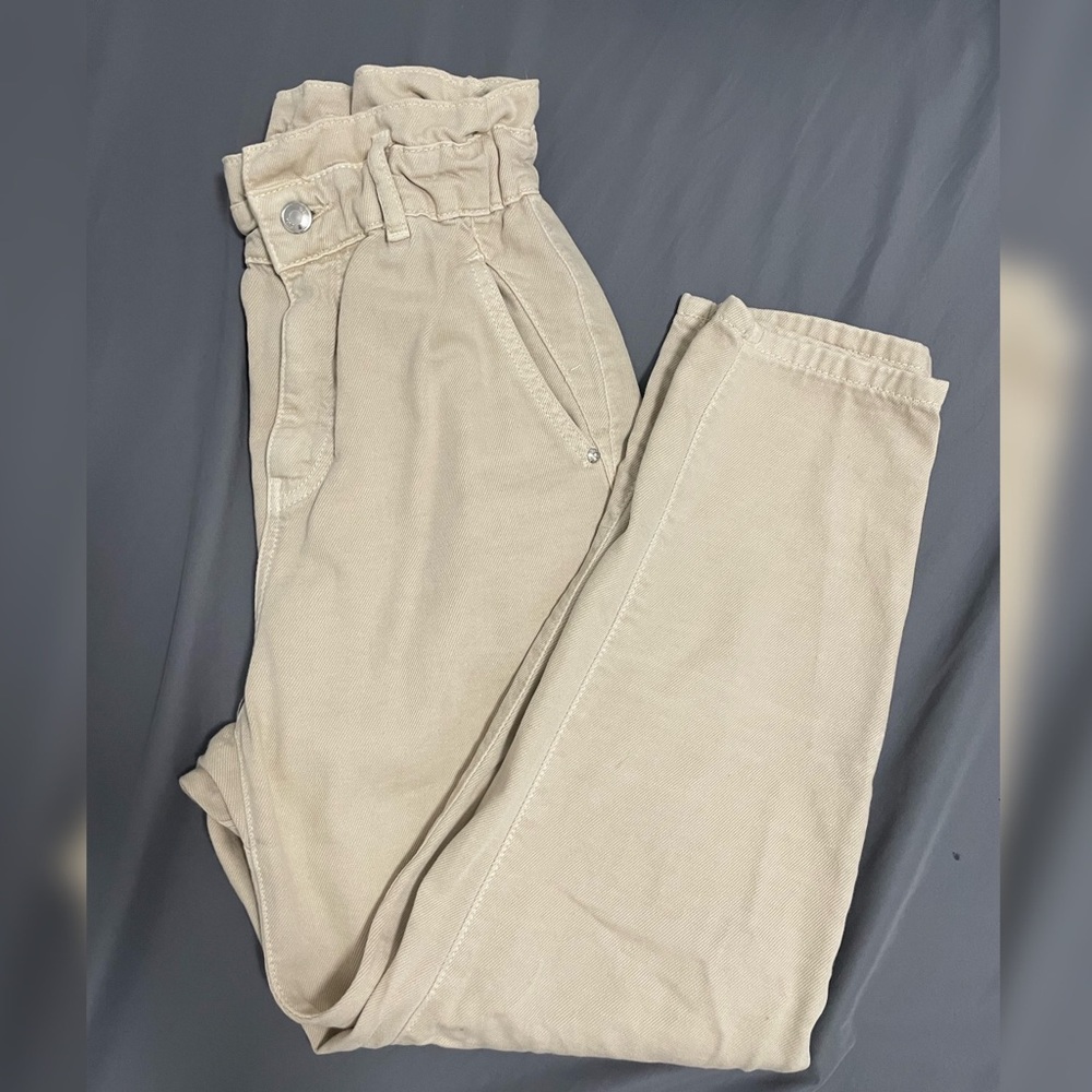 Pantalón Zara Size 2, pero es grande, nuevo!! Sólo 1 uso